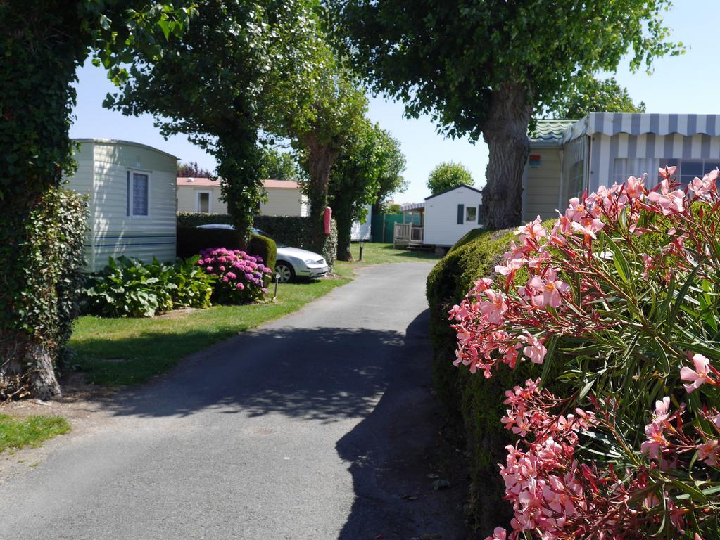 Hôtel Camping Le Brandais à Brem-sur-Mer Extérieur photo