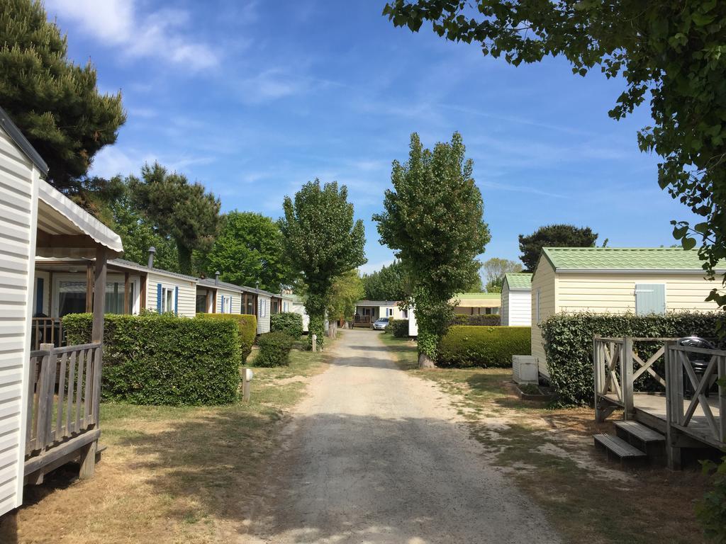 Hôtel Camping Le Brandais à Brem-sur-Mer Extérieur photo