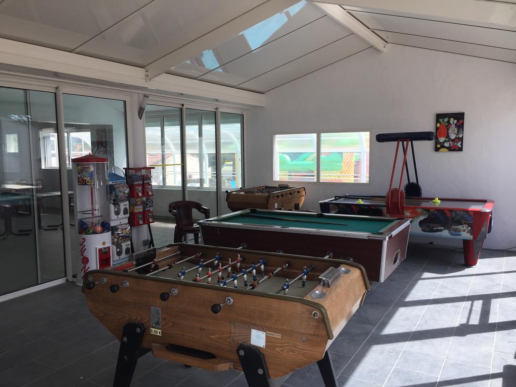 Hôtel Camping Le Brandais à Brem-sur-Mer Extérieur photo
