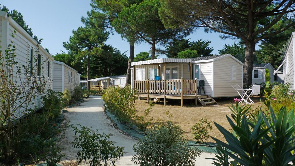 Hôtel Camping Le Brandais à Brem-sur-Mer Extérieur photo