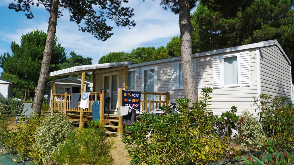 Hôtel Camping Le Brandais à Brem-sur-Mer Extérieur photo
