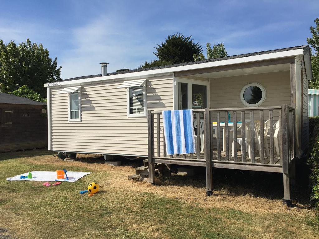 Hôtel Camping Le Brandais à Brem-sur-Mer Extérieur photo