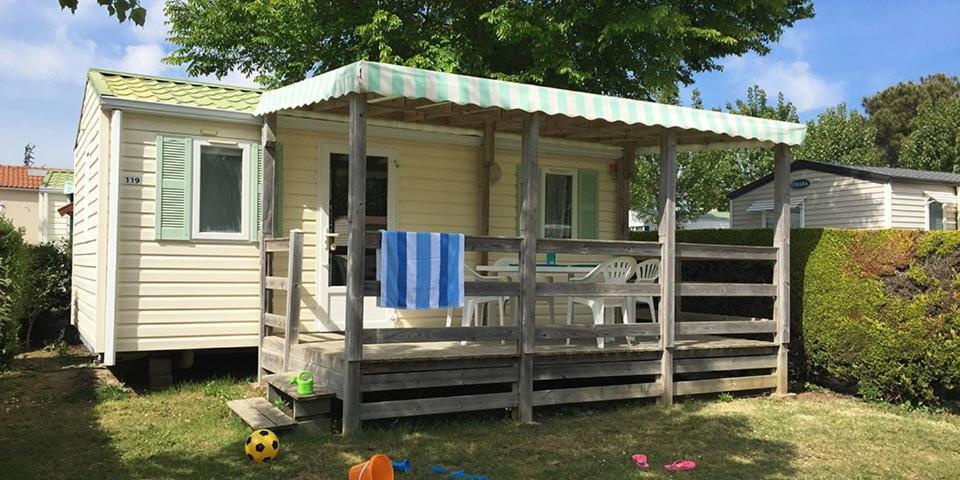 Hôtel Camping Le Brandais à Brem-sur-Mer Extérieur photo