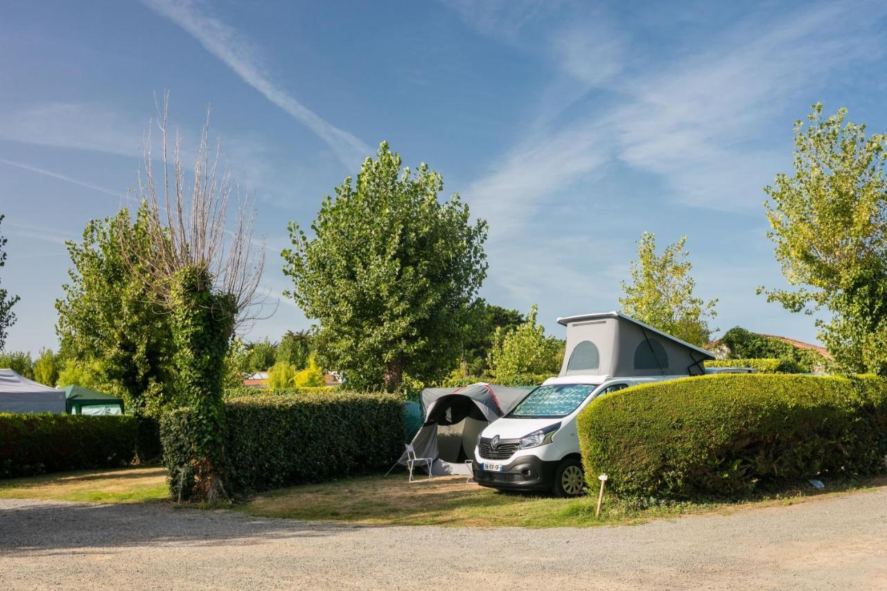 Hôtel Camping Le Brandais à Brem-sur-Mer Extérieur photo